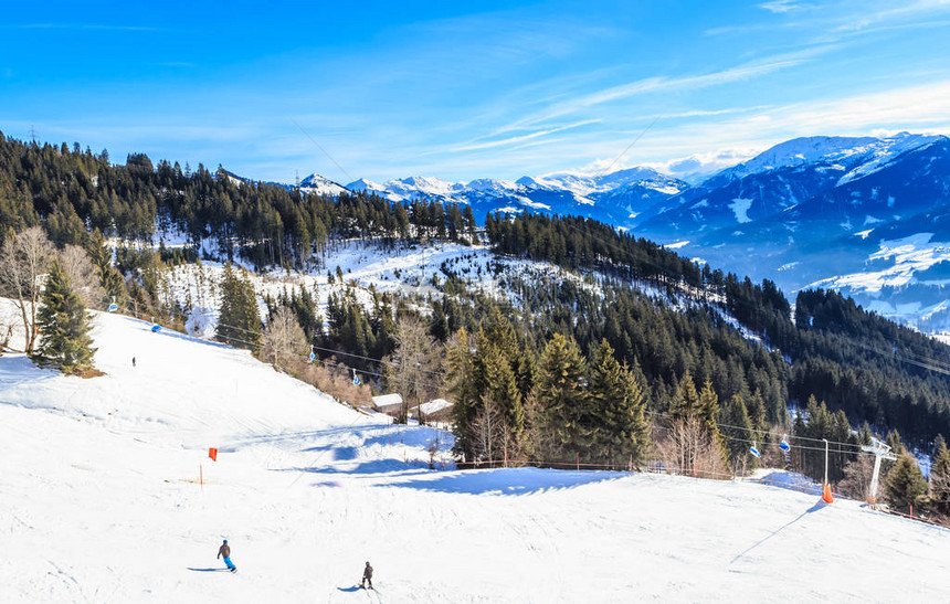 在奥地利蒂罗尔州霍夫加滕滑雪度假图片