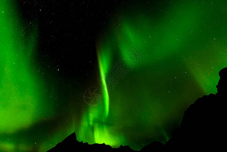 美丽的绿色北极光或北光挪威有选图片