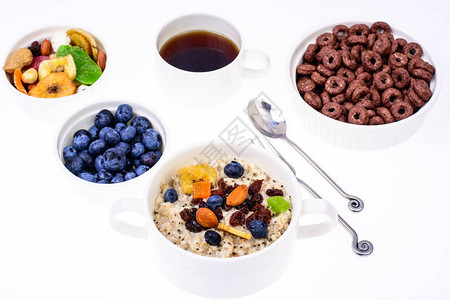 一套方便健康早餐的盘子图片