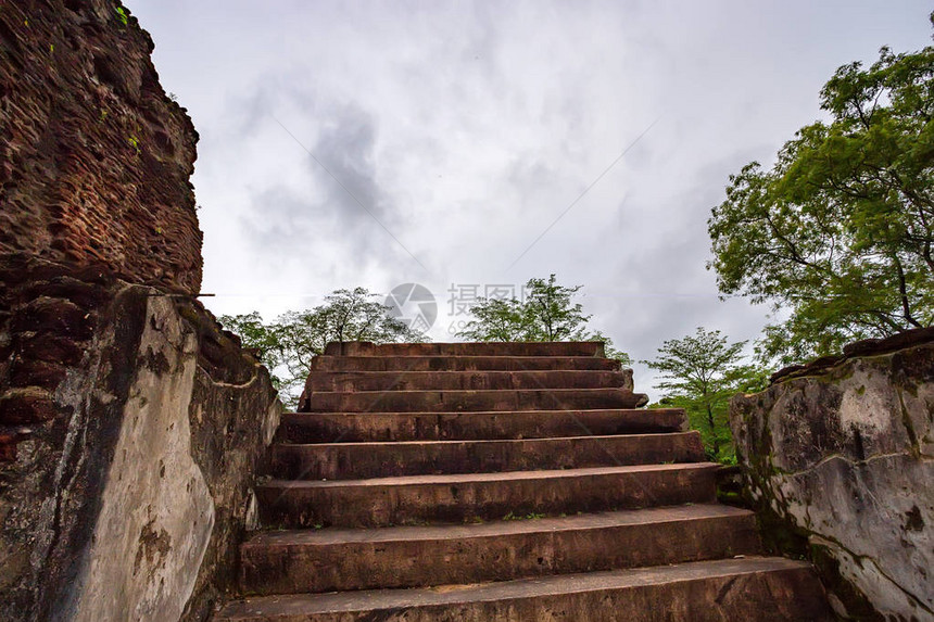 斯里兰卡世界遗产城市波隆纳鲁沃国王帕拉克马巴胡大帝皇宫的内部景观通往图片