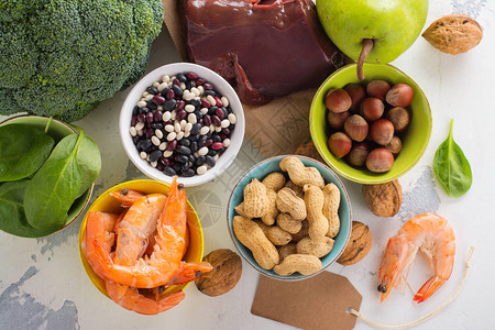 富含叶酸和维生素B9的健康食品背景图片
