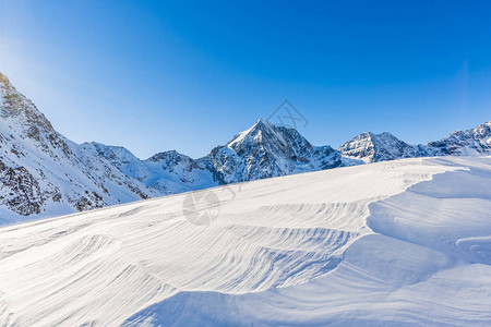 冬天下雪山上南蒂罗尔意高清图片