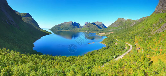 挪威的蓝峡湾海洋环礁湖空图片