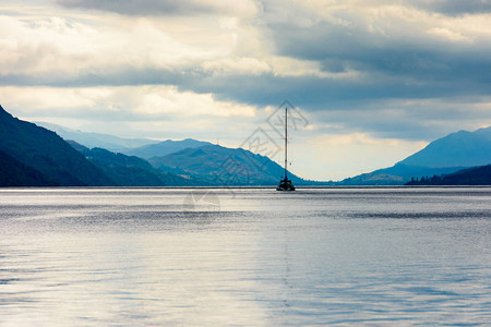 在苏格兰美丽的尼斯湖图片