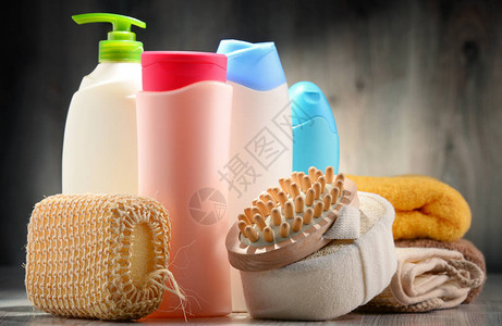 塑料瓶的身体护理和美容产品图片