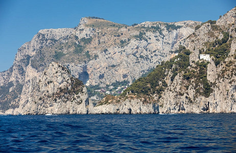 从意大利卡普里岛悬崖海图片
