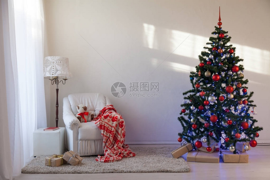 圣诞树和圣诞礼物在1号图片