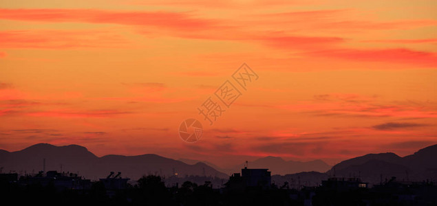 希腊雅典日落时的城图片
