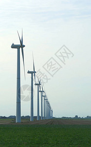 许多风力涡轮机在平原用风力图片