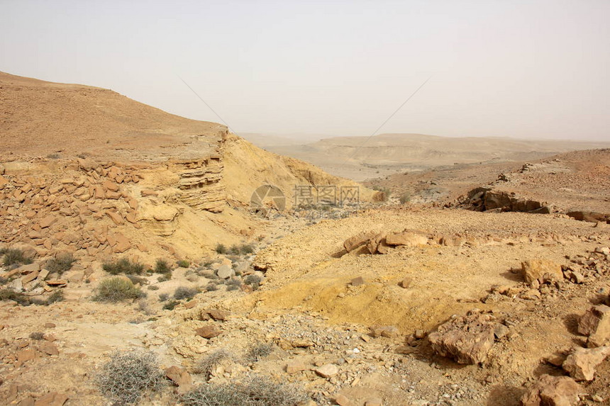 中东的朱迪亚沙漠死海西岸图片