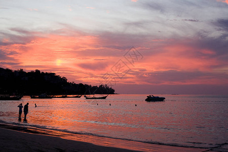 泰国的日落布吉海滩图片