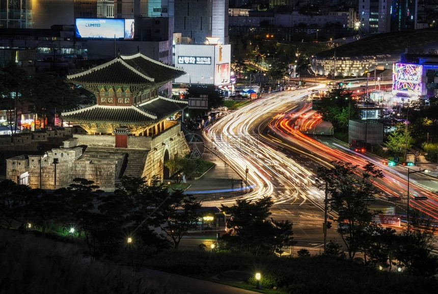 在和蓝色时段汉城著名地标的首尔风景台Hengi图片