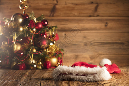 金色和褐色美学的圣诞装饰品打字图片