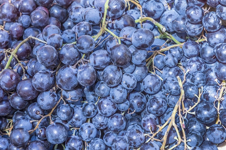 法国食品市场水果摊位上的葡萄图片