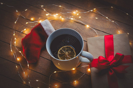 茶杯圣诞老人袜子和木图片