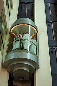 在现代酒店里紧贴的漂亮电梯灯光图片