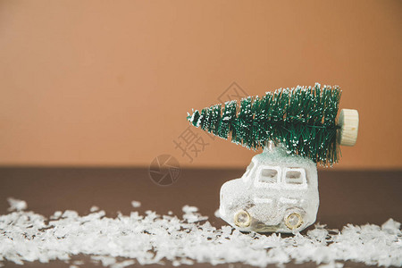 玩具车上的圣诞树圣诞节背景假日图片