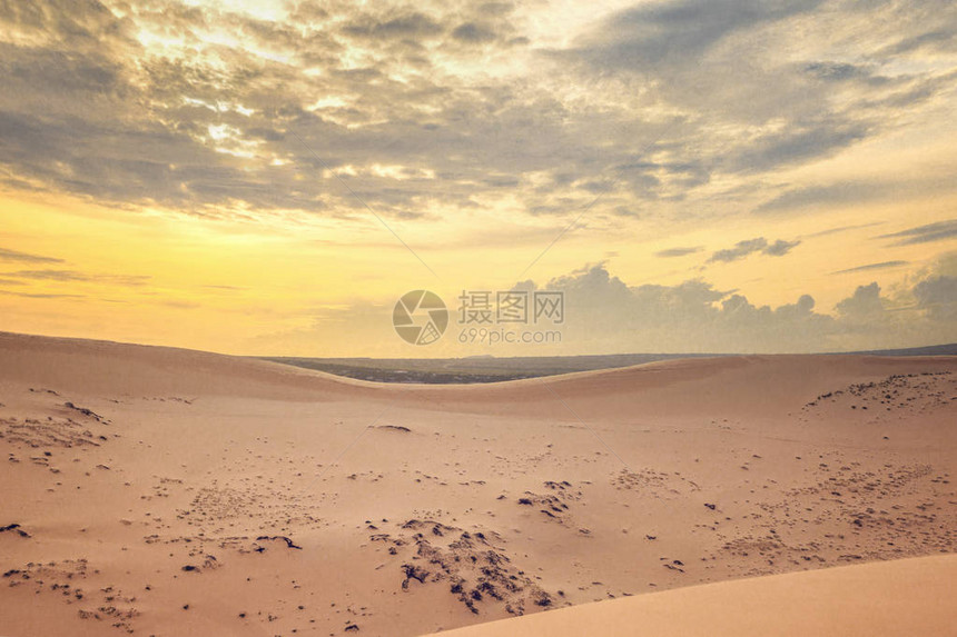 越南沙丘日落图片