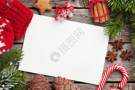 空白圣诞贺卡食品装饰和雪杉树带空间的顶视图图片
