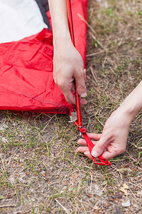 关闭野营帐篷的细节铝制帐篷杆安装帐篷的过程图片
