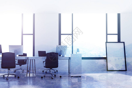 白色的办公室内部有混凝土地板大窗户电脑桌和地板上的带框海报3d渲染模拟双背景图片