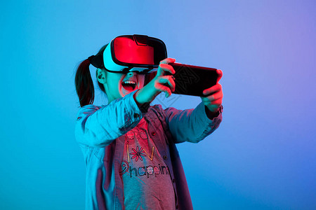青少年玩Vr虚拟现实图片