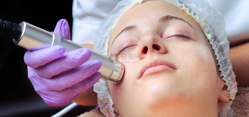 针美速疗法美容师执行针美速疗法tre图片