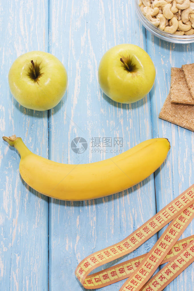 苹果和香蕉微笑脸在图片