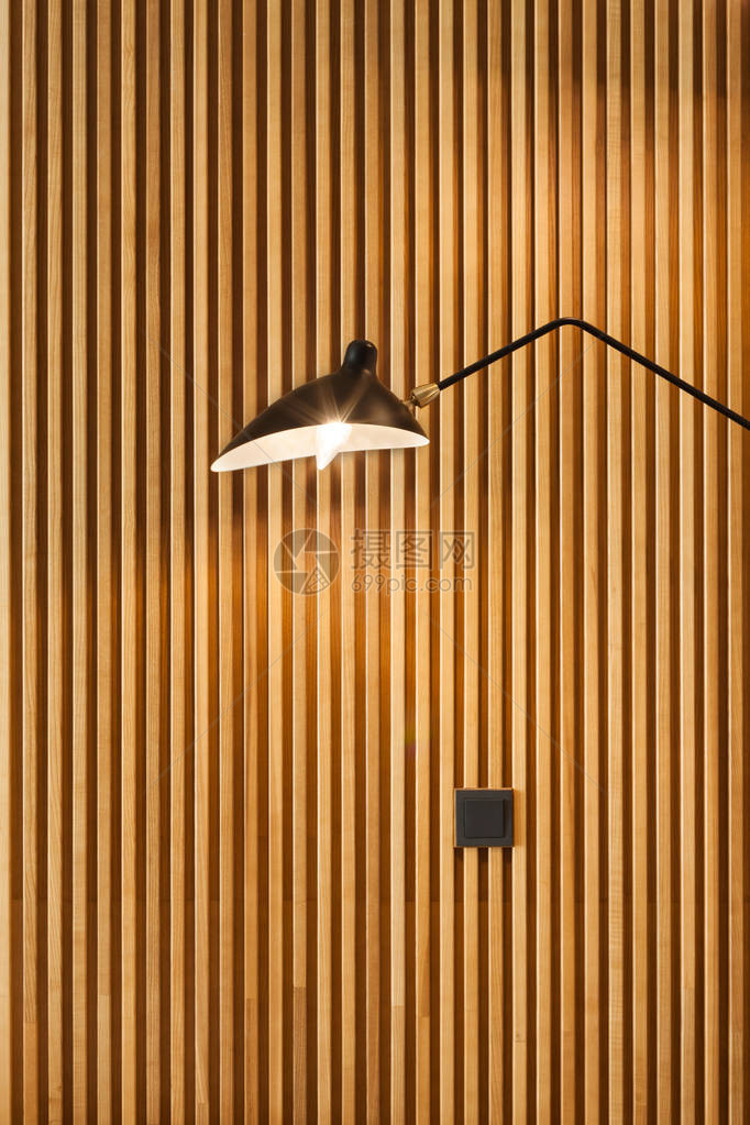 现代木质隔板前现代壁挂式灯图片