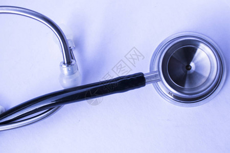 医生听诊器用于在心脏病医院听病人图片