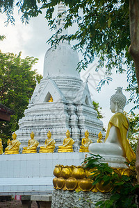 卧佛像在扫管笏考佛塔上泰国苏梅图片