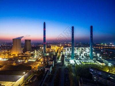 在石油和天然气工业的鸟瞰图炼油厂形成行业图片