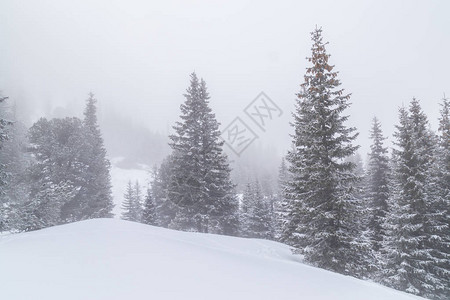 美丽的冬季高山风景有新图片