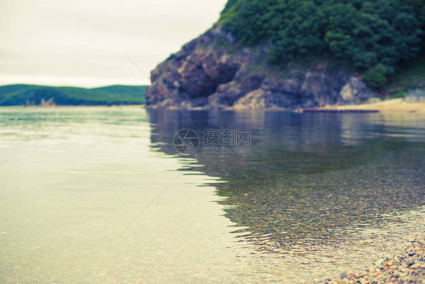 色调海景早晨黎明地平线海岸湾小山海卵石自然背景海图片