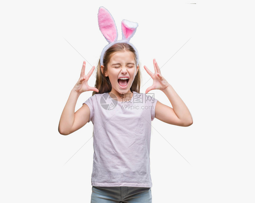 年轻美丽的女孩穿着复活节耳朵在孤立的背景下庆祝疯狂和疯狂的成功与手臂举起和闭上眼睛尖叫兴奋赢家理念图片