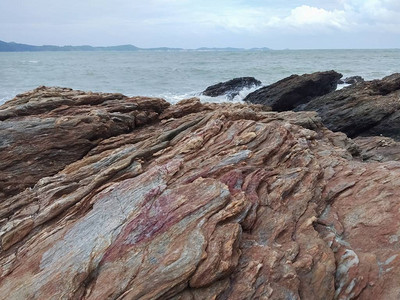 海浪和岩石图片