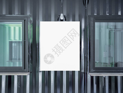 空白色用窗玻璃模拟集装箱墙建筑的海报布局P图片