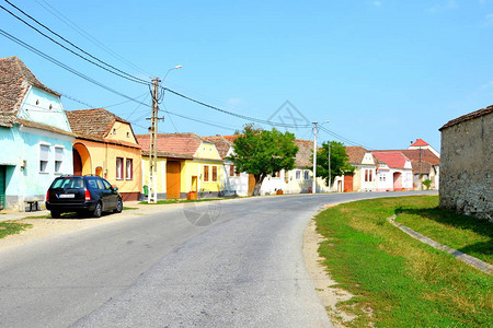 Cata村典型的农村景观和农民住房图片