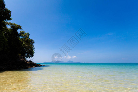 马来西亚热带兰卡维岛的SunnyPasirPantaiTengkorakCe图片