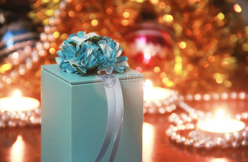 新年的蓝盒子圣诞节庆礼物和图片
