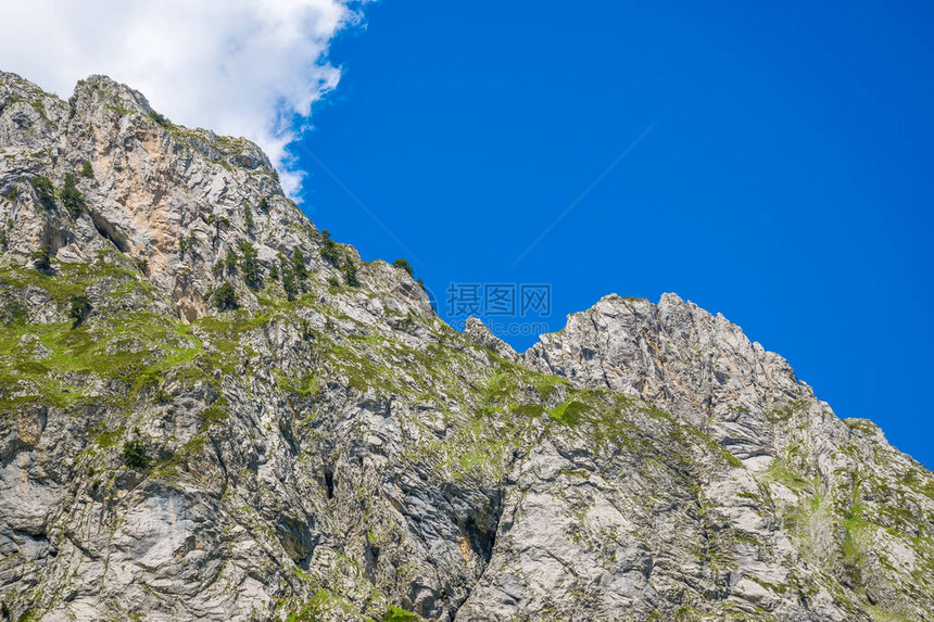 高山雪峰美景图片