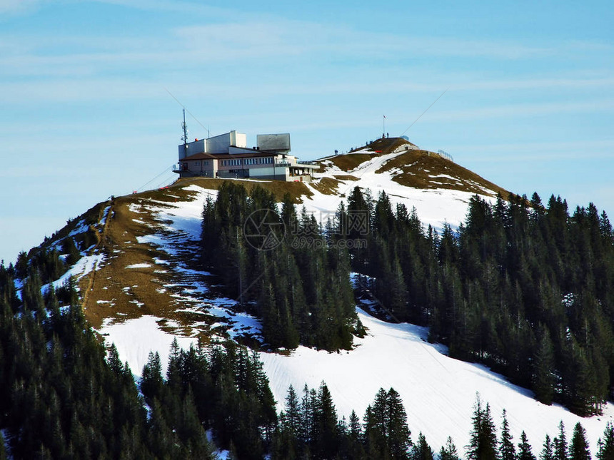 从瑞士阿彭策尔内纳罗霍登州Spitzli最上方的克图片
