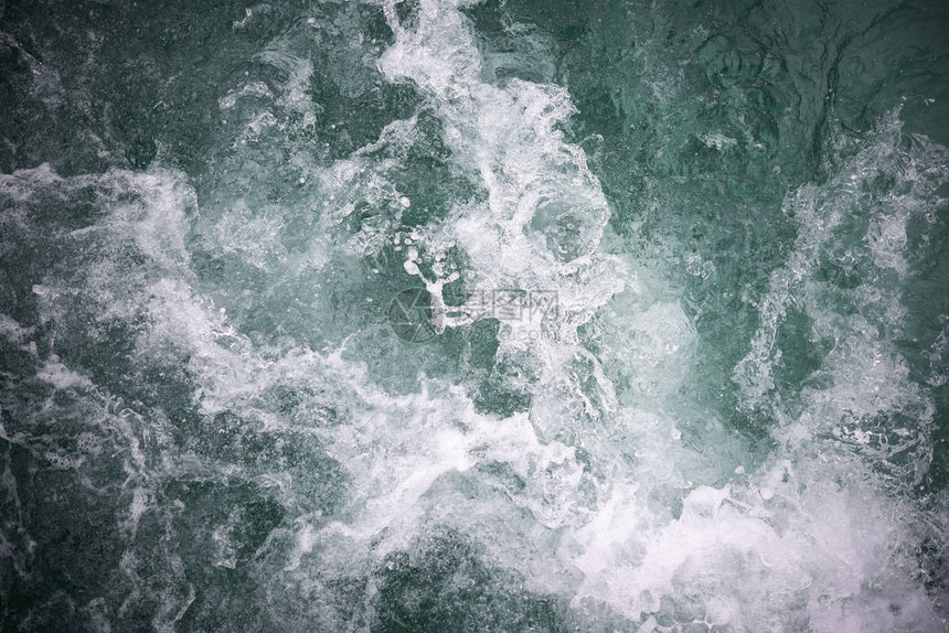 海上的水浪图片