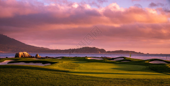 美国加利福尼亚州加利福尼亚海岸线高尔夫球场图片