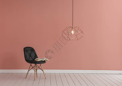 橙色墙壁和椅子概念室内装饰图片