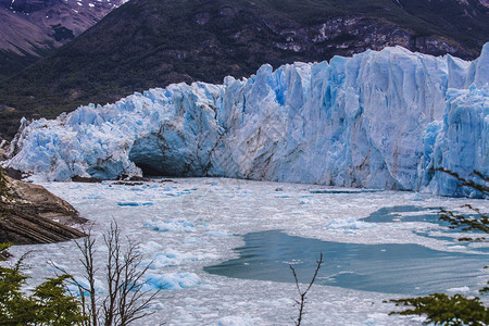阿根廷巴塔哥尼亚洛斯冰川公园的佩里托莫雷诺冰川图片
