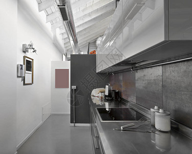室内照片一个现代厨房的前景电动滚刀图片