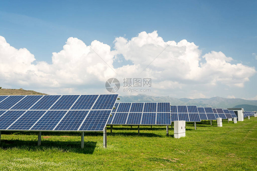 太阳能电池板光伏替代能源可持续资源的概念图片