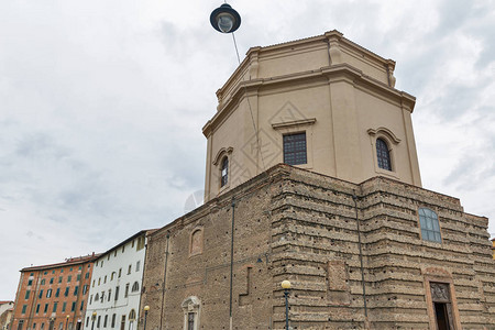 意大利里窝那的圣凯瑟琳教堂里窝那成立于1017年图片