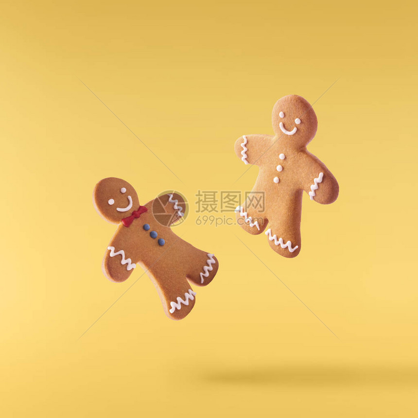 圣诞贺卡概念圣诞节姜饼人和饼干在黄色背景下坠入空气中升华概念高分辨率图像HighSol图片